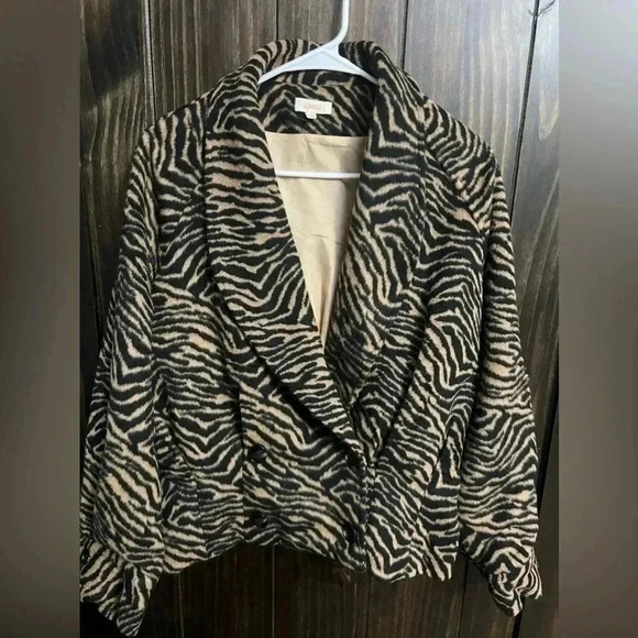 A. Peach Brushed Zebra Print Jacket. Size: Small - Picture 4 of 8